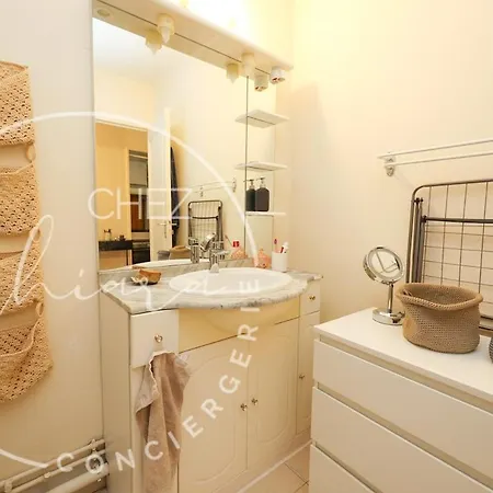 Comfortable & Bright Flat Canal St Martin For 4 Pp *